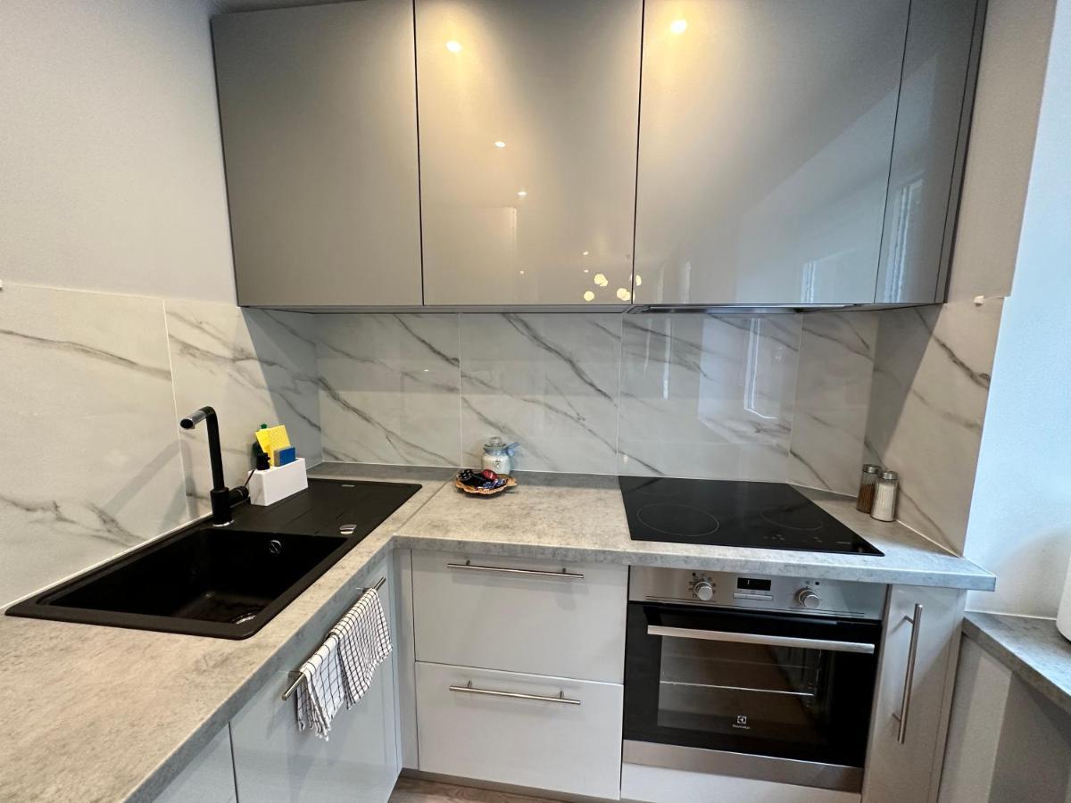 Parkside Escape: Stylish 1-Br Διαμέρισμα Ρίγα Εξωτερικό φωτογραφία